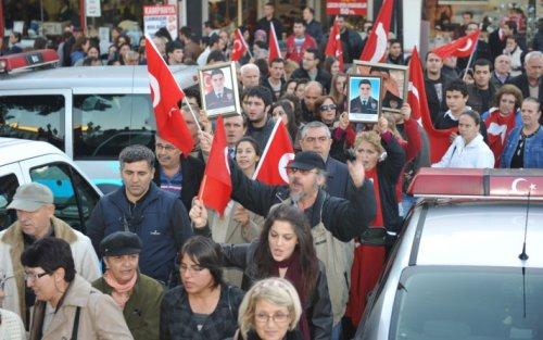 Türkiye 24 şehidi için sokaklara döküldü
