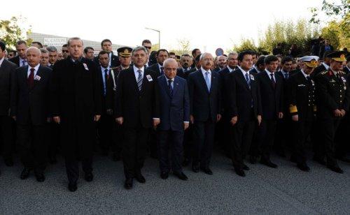 Devletin zirvesi Şehit cenazesinde  - Resim 11