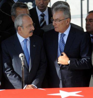 Devletin zirvesi Şehit cenazesinde  - Resim 3