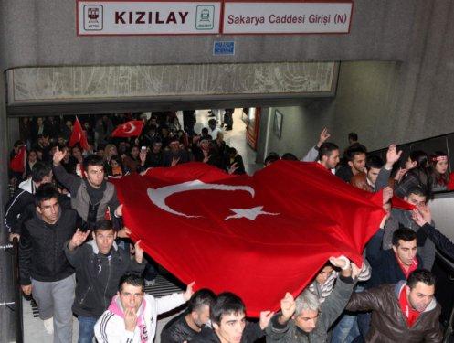 Türkiye 24 şehidi için sokaklara döküldü