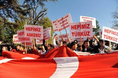 Türkiye 24 şehidi için sokaklara döküldü