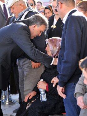 Devletin zirvesi Şehit cenazesinde  - Resim 6