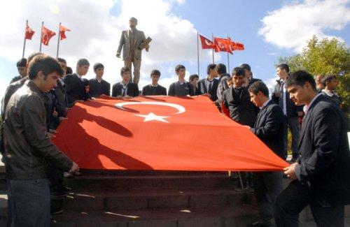 Türkiye 24 şehidi için sokaklara döküldü