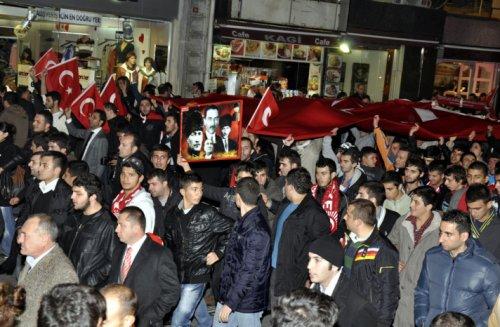 Türkiye 24 şehidi için sokaklara döküldü