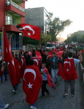 Türkiye 24 şehidi için sokaklara döküldü