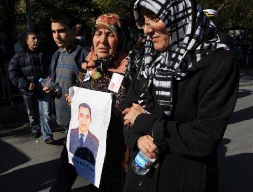 Dünya basını şehit cenazelerini böyle gördü - Resim 17