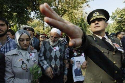 Dünya basını şehit cenazelerini böyle gördü - Resim 20
