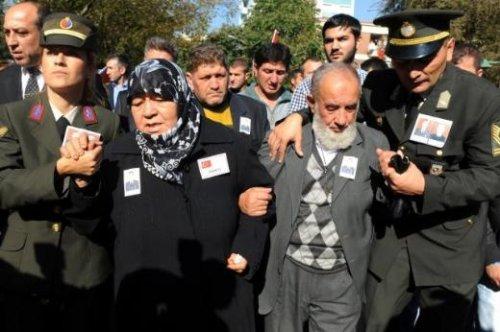 Dünya basını şehit cenazelerini böyle gördü - Resim 18