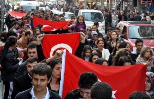Türkiye şehitleri için yürüdü - Resim 13