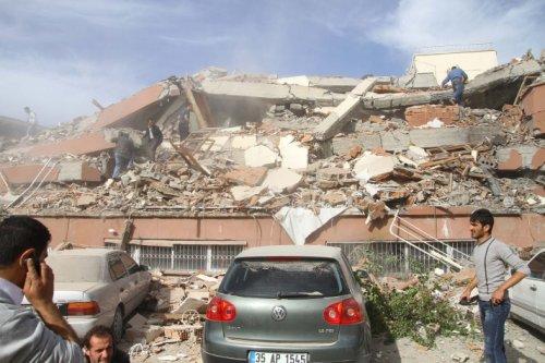 Van depreminden son görüntüler