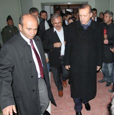 Erdoğan Van'da felaket bölgesini ziyaret etti