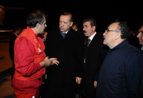 Erdoğan Van'da felaket bölgesini ziyaret etti