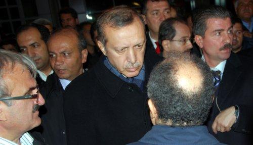 Erdoğan Van'da felaket bölgesini ziyaret etti