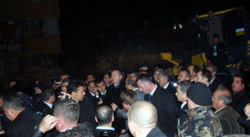 Erdoğan Van'da felaket bölgesini ziyaret etti