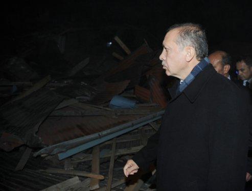 Erdoğan Van'da felaket bölgesini ziyaret etti