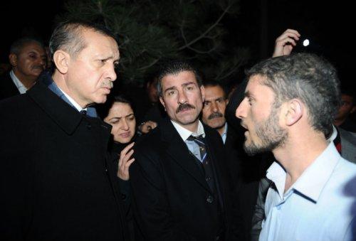 Erdoğan Van'da felaket bölgesini ziyaret etti