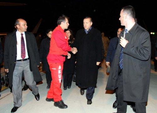 Erdoğan Van'da felaket bölgesini ziyaret etti