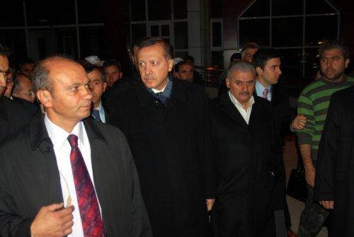 Erdoğan Van'da felaket bölgesini ziyaret etti