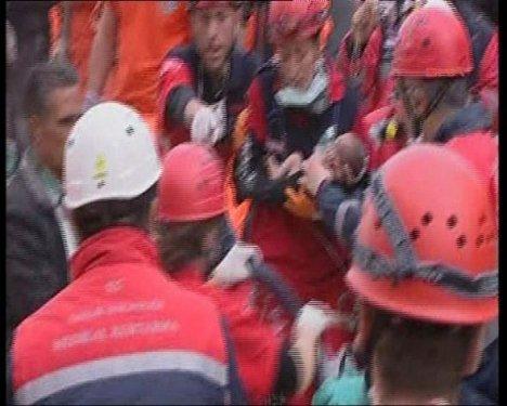 Van Depremi'nin mucizesi Azra bebek