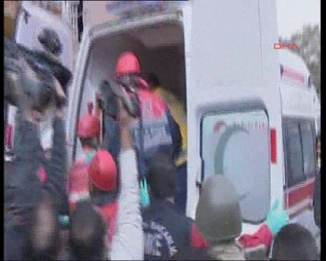 Van Depremi'nin mucizesi Azra bebek