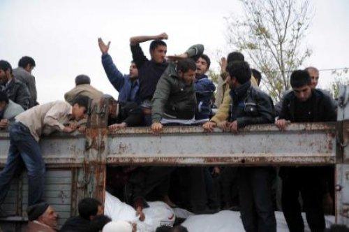 Yardım dağıtımında izdiham çıktı