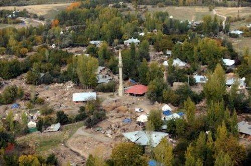 Van'daki yıkım havadan böyle görüntülendi