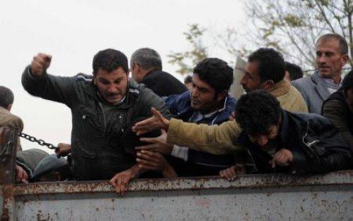 Yardım dağıtımında izdiham çıktı