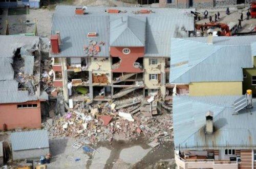 Van'daki yıkım havadan böyle görüntülendi