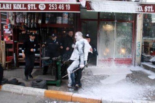 İşyerini basan seyise köpüklü müdahale