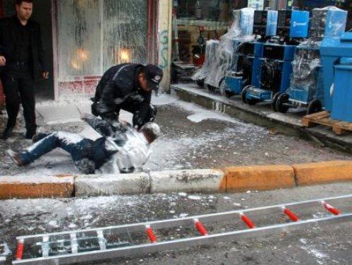 İşyerini basan seyise köpüklü müdahale