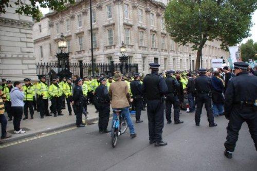 Londra'da PKK çadırına polis baskını - Resim 1