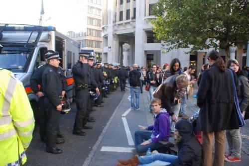 Londra'da PKK çadırına polis baskını - Resim 3