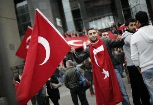 Fransa'da teröre lanet mitinginde olay çıktı