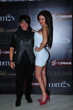 Helin Avşar'dan yaş gününe özel frikik