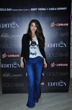 Helin Avşar'dan yaş gününe özel frikik