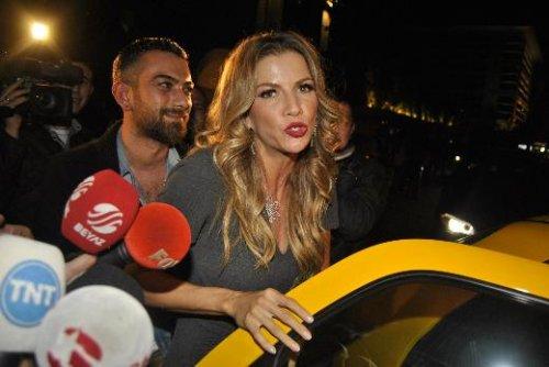 Helin Avşar'dan yaş gününe özel frikik