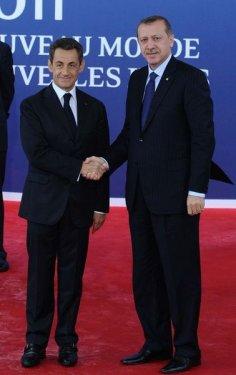 Erdoğan Türk bayrağını yerden kaldırdı