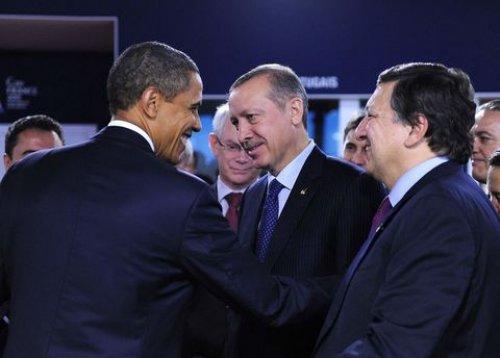 Erdoğan Türk bayrağını yerden kaldırdı