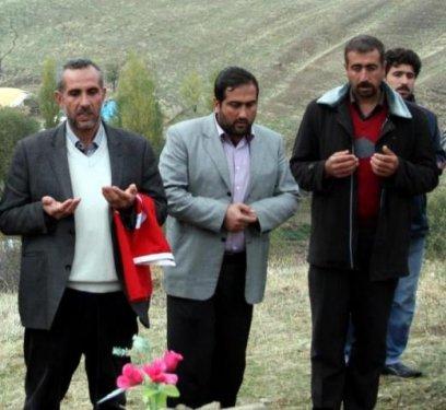 PKK'lının mezarı başına Türk bayrağı asıldı - Resim 4