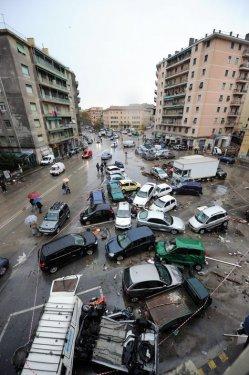 İtalya'da sel felaketi 7 ölü - Resim 7