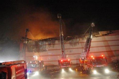 İstanbul Beylikdüzü'nde korkutan yangın - Resim 2