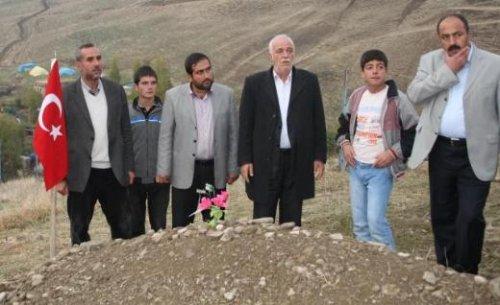 PKK'lının mezarı başına Türk bayrağı asıldı - Resim 6