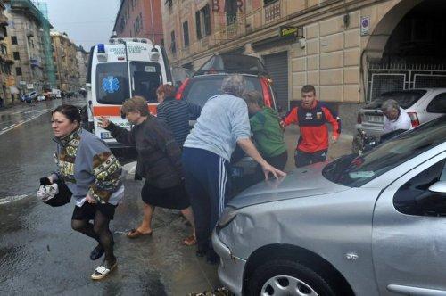 İtalya'da sel felaketi 7 ölü - Resim 4
