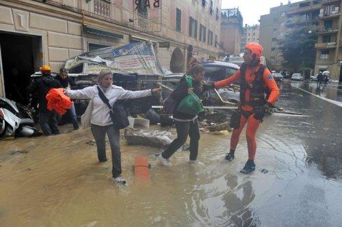 İtalya'da sel felaketi 7 ölü - Resim 5