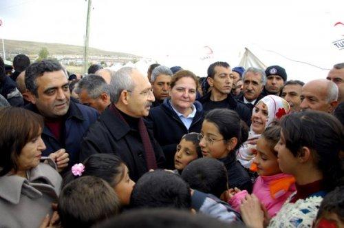 Kılıçdaroğlu depremzedelerle bayramlaştı - Resim 3