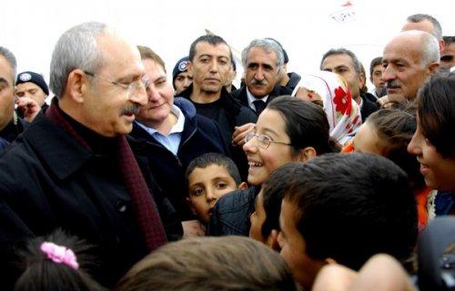 Kılıçdaroğlu depremzedelerle bayramlaştı - Resim 8