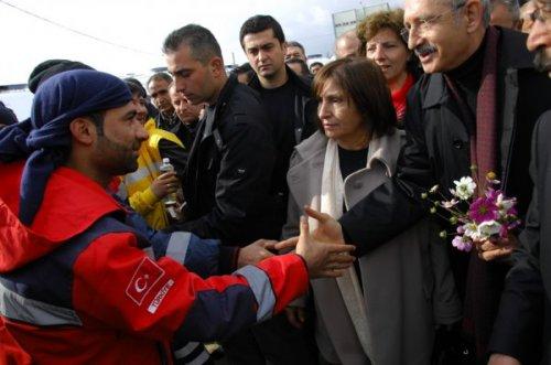 Kılıçdaroğlu depremzedelerle bayramlaştı - Resim 4