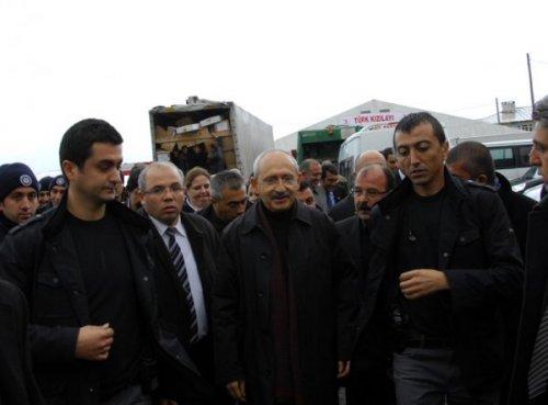 Kılıçdaroğlu depremzedelerle bayramlaştı - Resim 15
