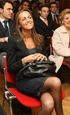 Berlusconi'yi teselli eden güzel  - Resim 1