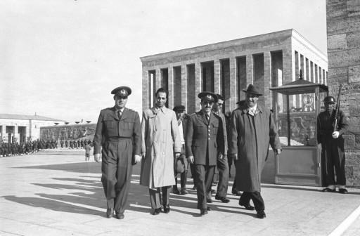 Atatürk son yolculuğuna böyle uğurlandı - Resim 16